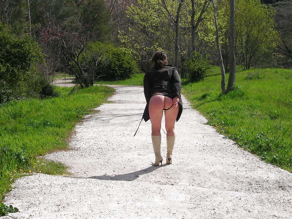 25P Amateur MILF Public Nudity