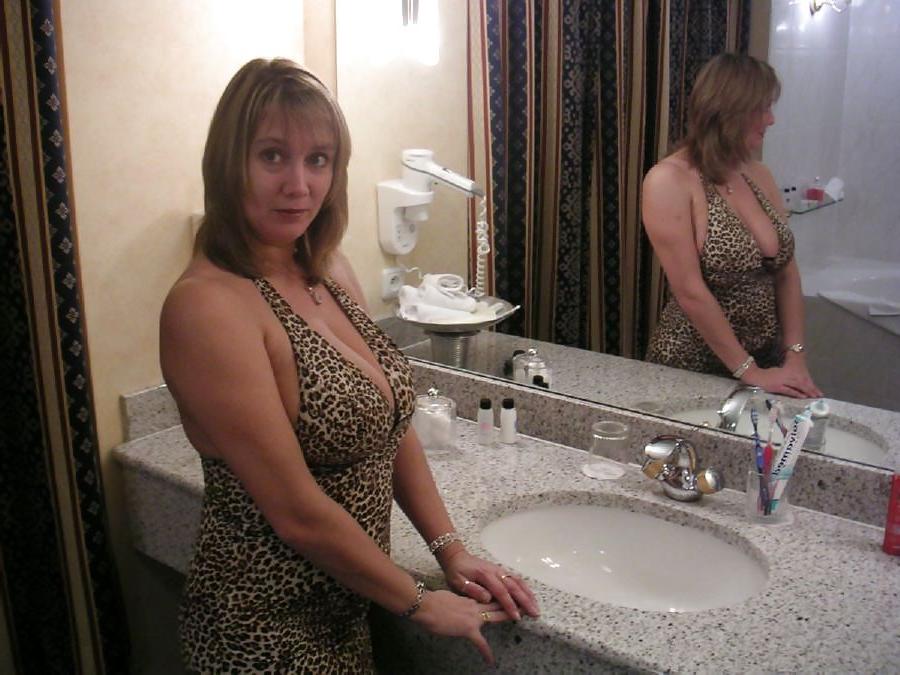 15P Stunning alluring mesmirizing milf goddess demi