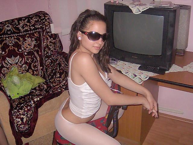 25P Romanian amateur teen Andra and her friends