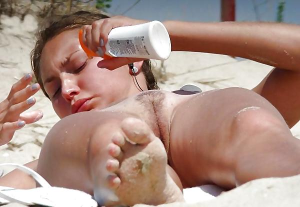 16P The Beauty of Amateur Beach Nudists