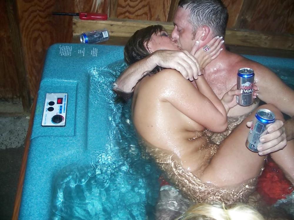 25P Amateur Hot Tub Orgy Party