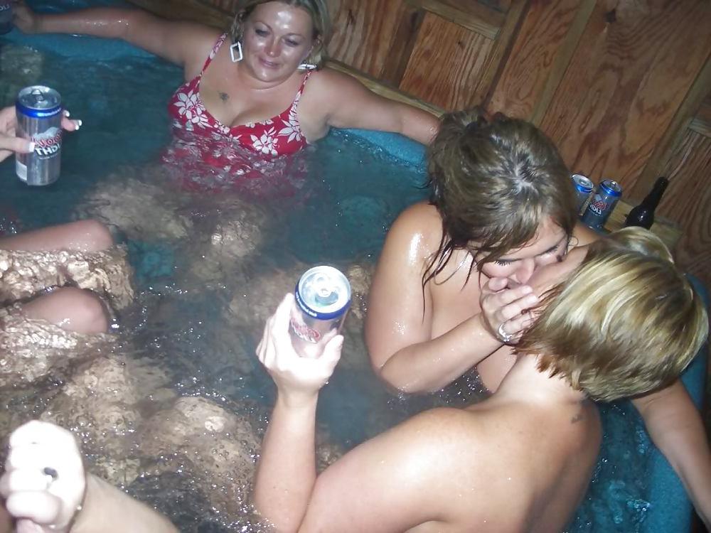 25P Amateur Hot Tub Orgy Party