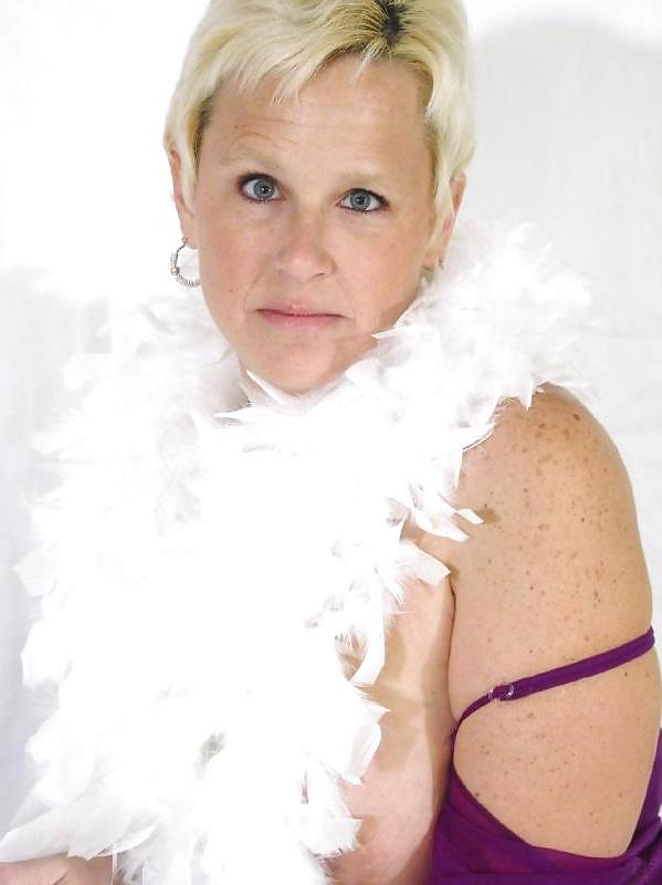 16P Stunning alluring mature goddess