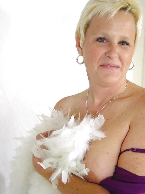 16P Stunning alluring mature goddess