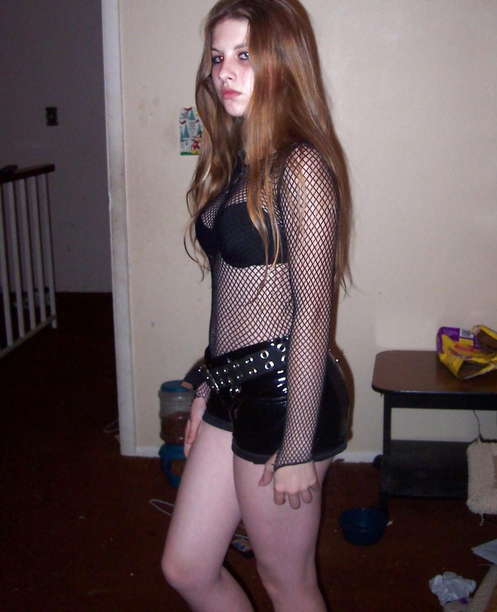 25P Amateur LaTeX And LeaTheR by DarKKo