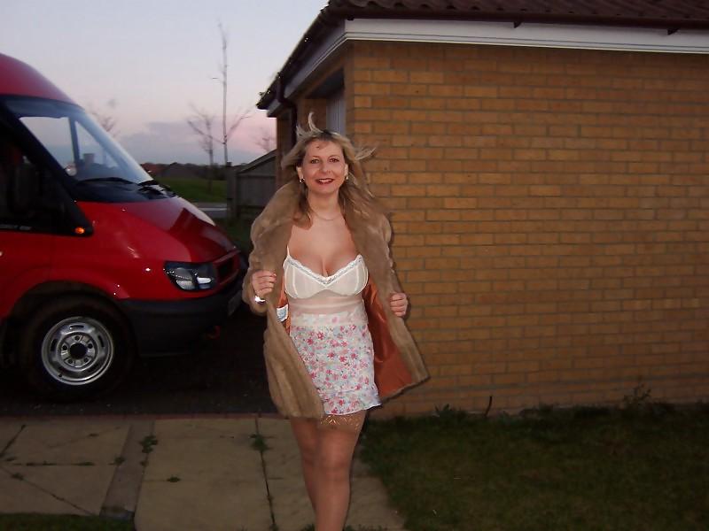 25P Amateur mature women in kitchen