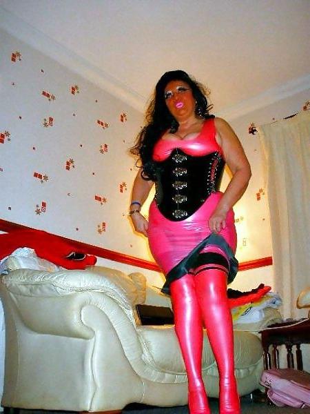 25P Bizarre Amateur Latex Granny