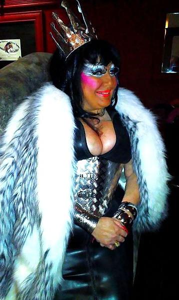 25P Bizarre Amateur Latex Granny