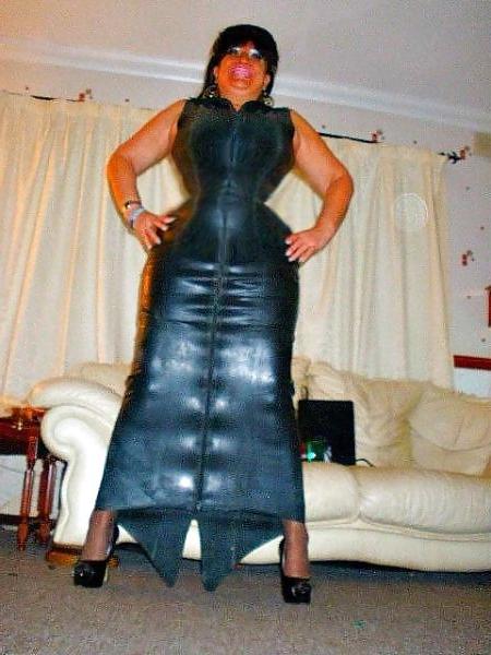 25P Bizarre Amateur Latex Granny