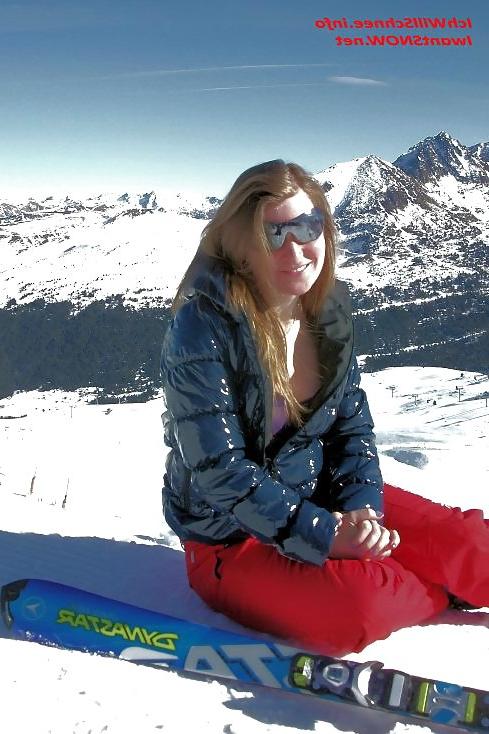 25P Tina a german amateur fetish Girl in sexy shiny outfits
