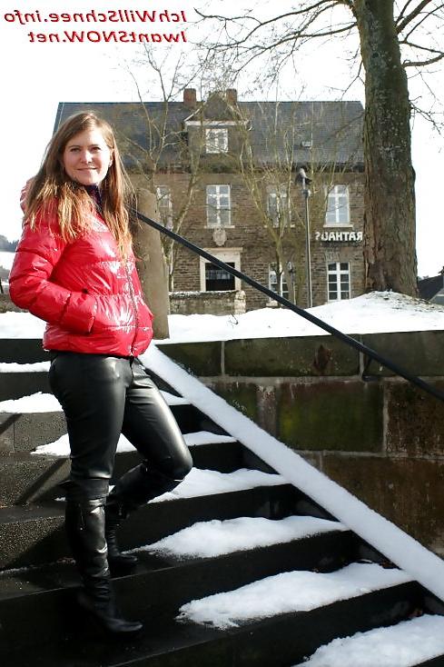 25P Tina a german amateur fetish Girl in sexy shiny outfits