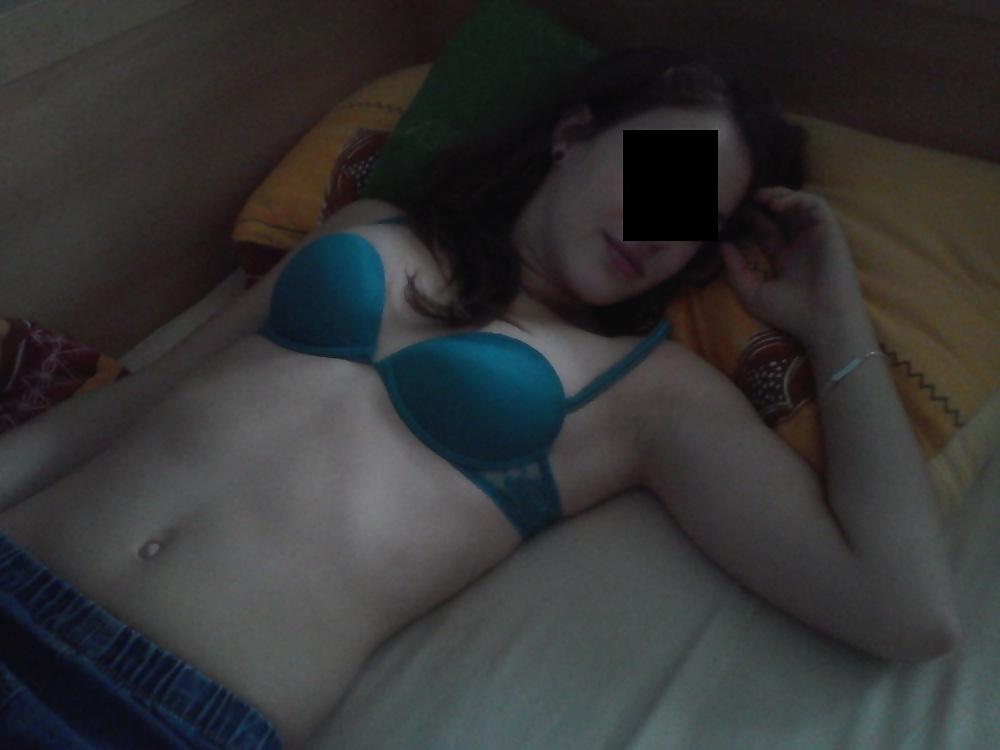 22P Exposed 18yo Girlfriend - Amateur German Private Nude 1