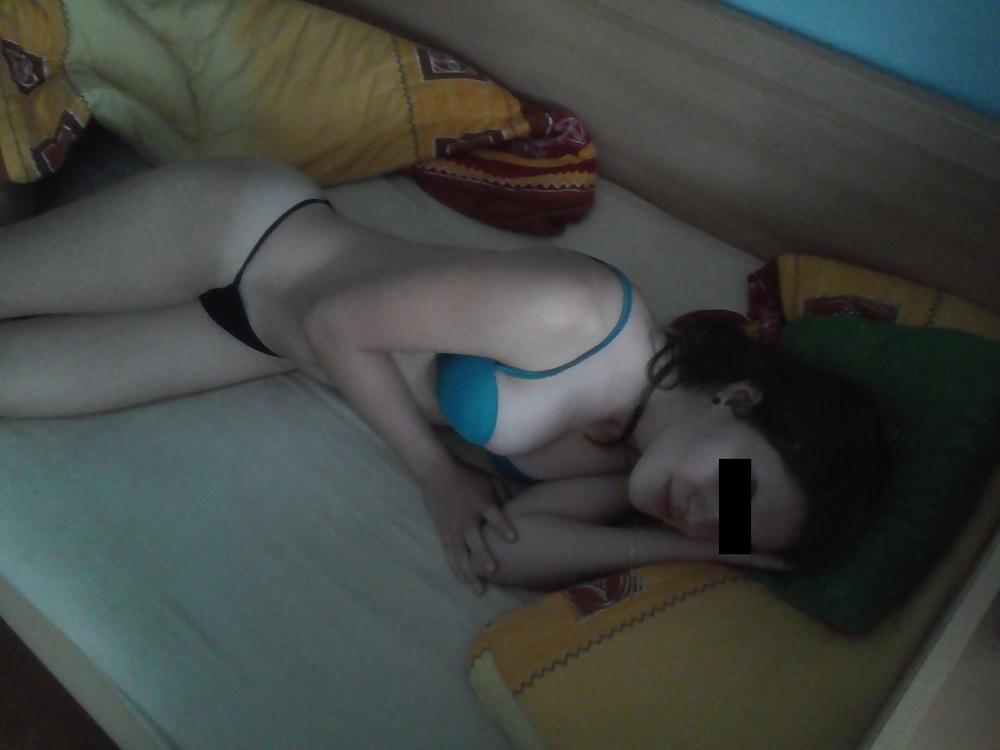 22P Exposed 18yo Girlfriend - Amateur German Private Nude 1