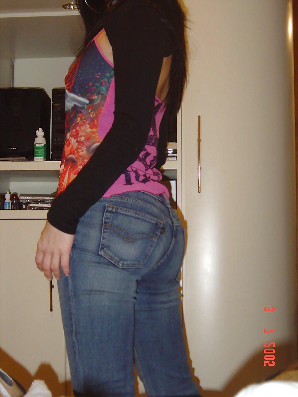 25P Amateur teen gets her tight shaved pussy