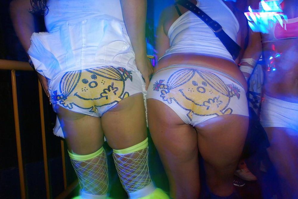 12P CANDID VOYEUR flashing teen upskirt panties amateur girls