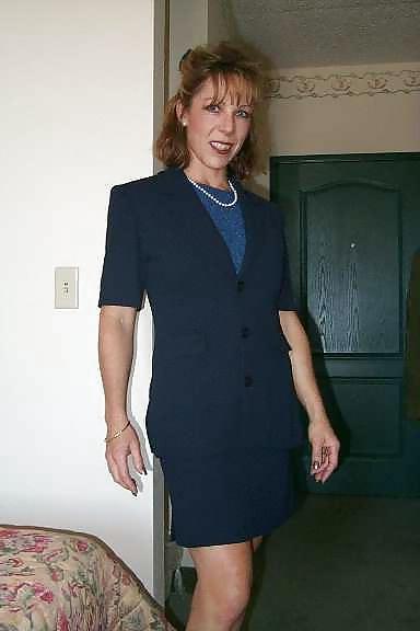 25P Mature Amateur Posing & Fingering