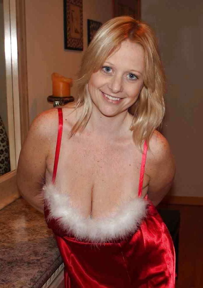 25P Amateur Blond MILF With Big Natural Tits by DarKKo
