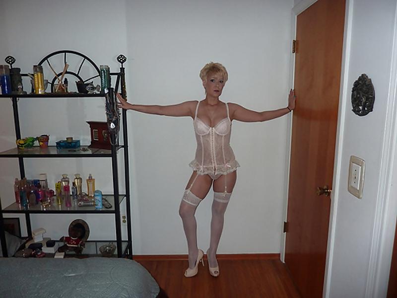 25P AMATEUR WIFE