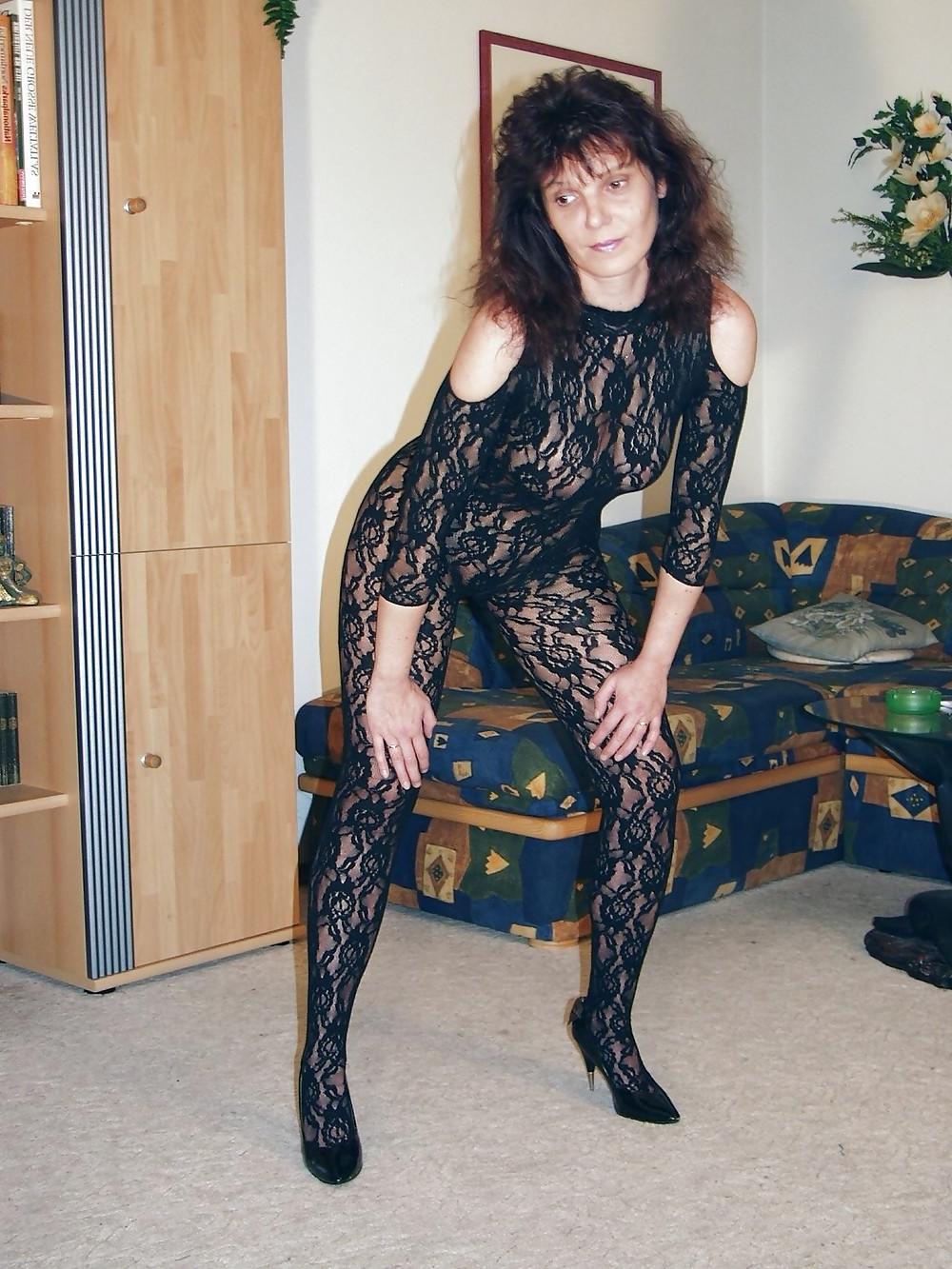 25P Hotlegs-sexy amateur mature