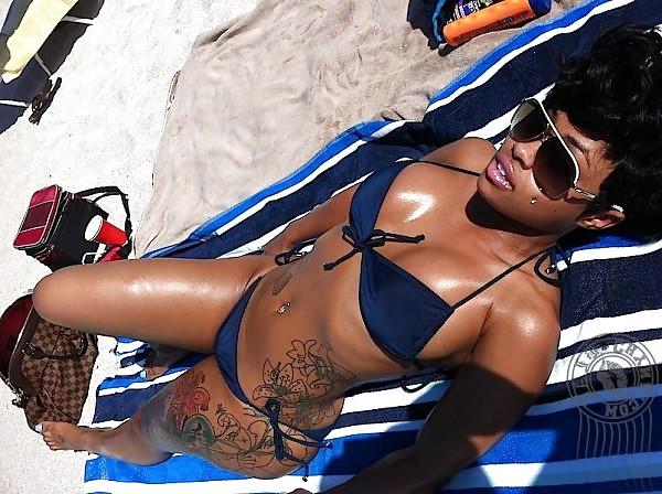 25P Amateur Curvy Milfs Babes On The Beach