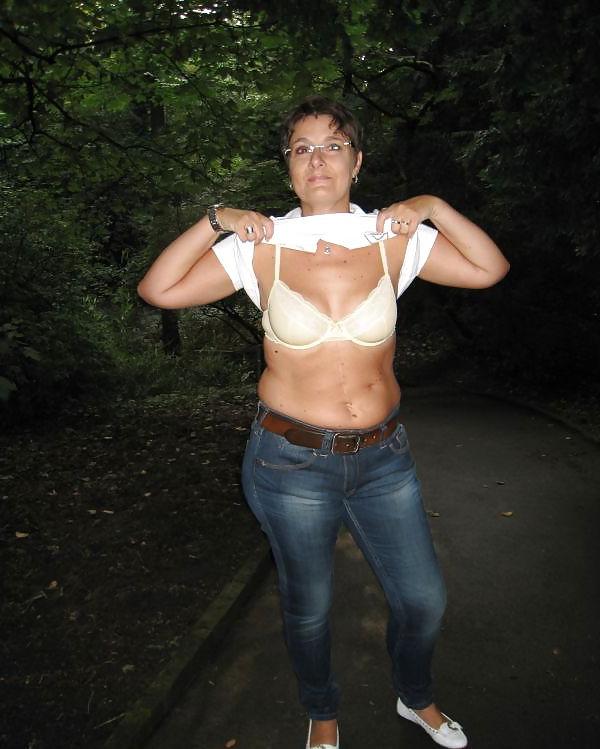 25P Mature Exhibitionist Amateur Wife Showing Off