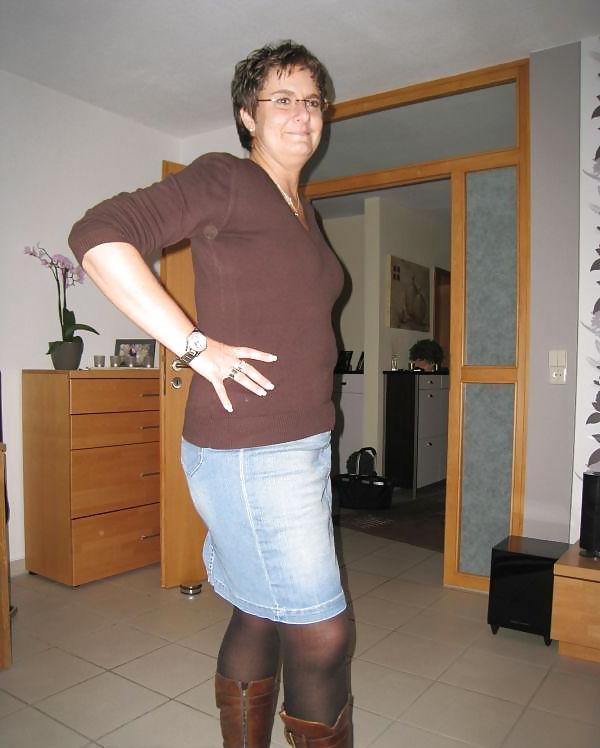25P Mature Exhibitionist Amateur Wife Showing Off