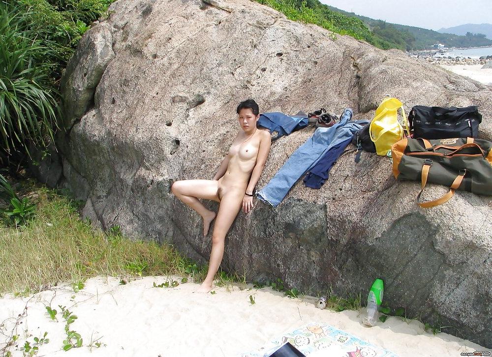 25P Asian amateur wife posing nude outdoors