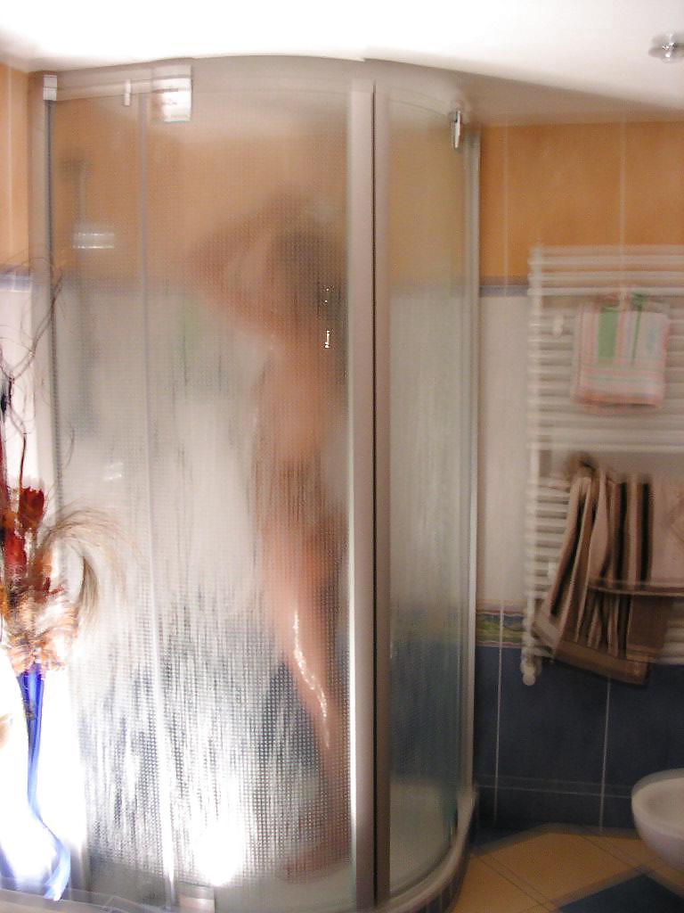 25P Amateur teen girl (stiletto, submissive, shower, nightdress)