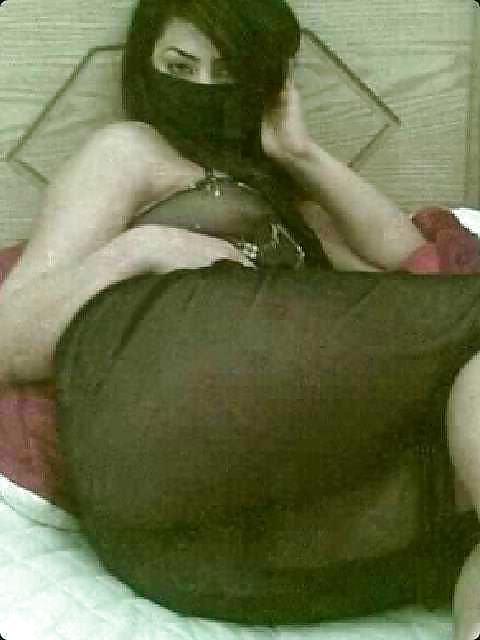 20P ARAB AMATEUR MUSLIM BEURETTE HIJAB BNAT BIG ASS vol.6