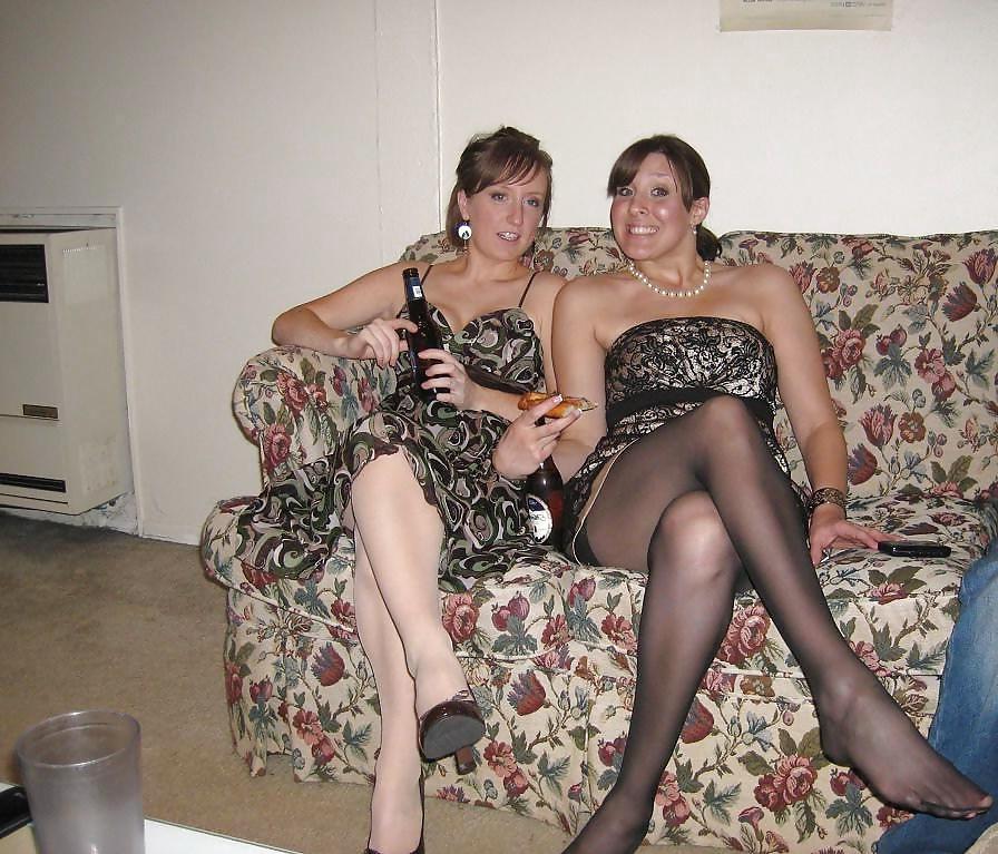 24P Amateur babes wearing pantyhose.