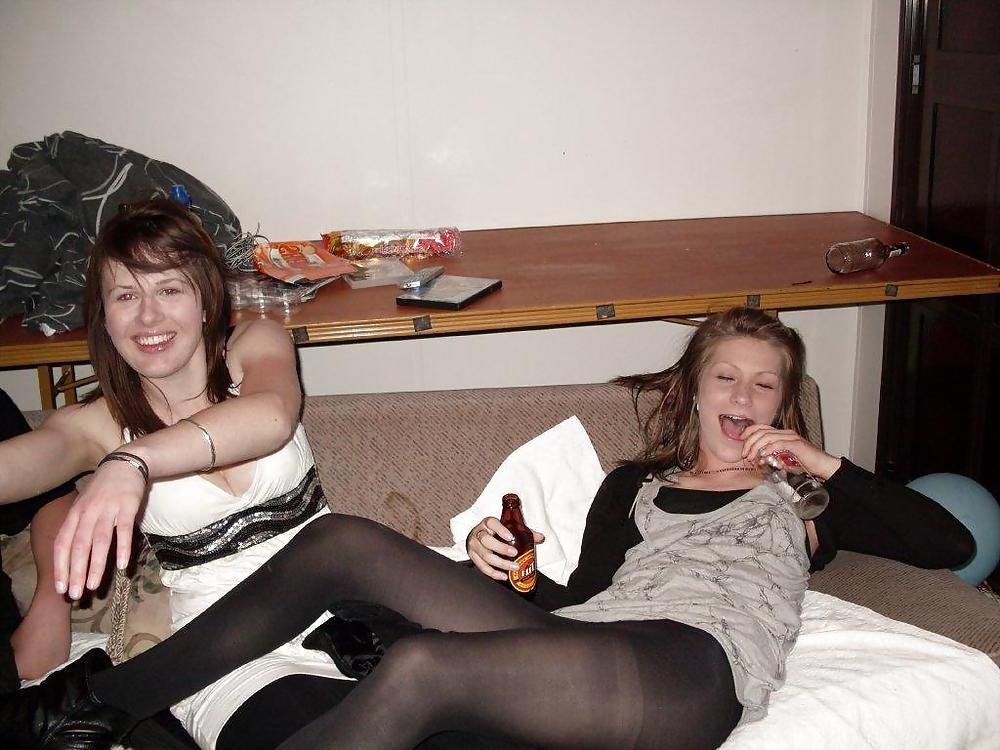 24P Amateur babes wearing pantyhose.