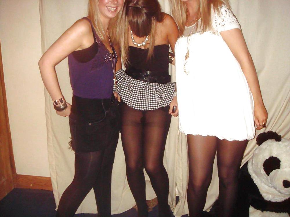 24P Amateur babes wearing pantyhose.