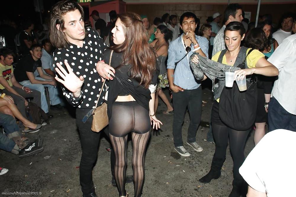24P Amateur babes wearing pantyhose.