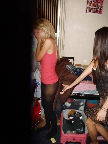 24P Amateur babes wearing pantyhose.