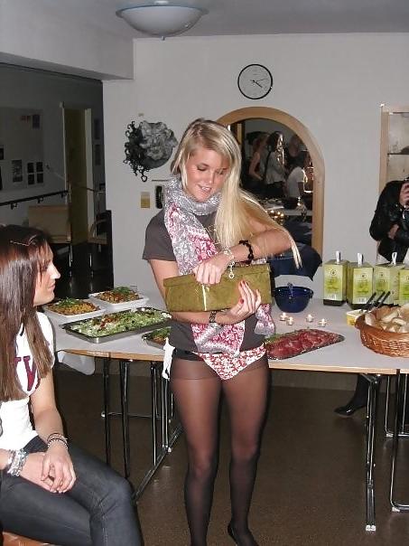 25P Amateur babes wearing pantyhose.2