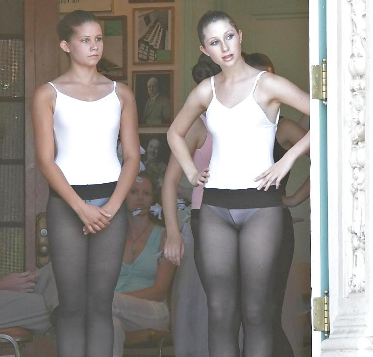 25P Amateur babes wearing pantyhose.2