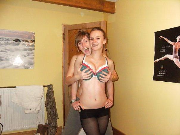 25P Amateur babes wearing pantyhose.2