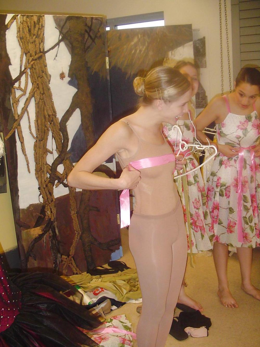 25P Amateur babes wearing pantyhose.2