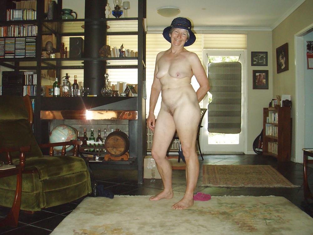 25P AMATEUR MATURE SLUTS 2 - PLEASE COMMENT