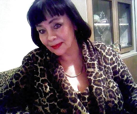 25P Alluring Granny! (Non-Nude)