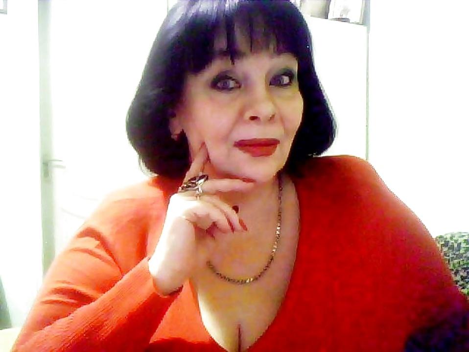 25P Alluring Granny! (Non-Nude)