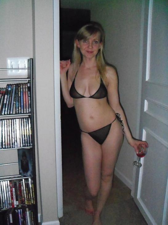 25P Amateur MILF Poses