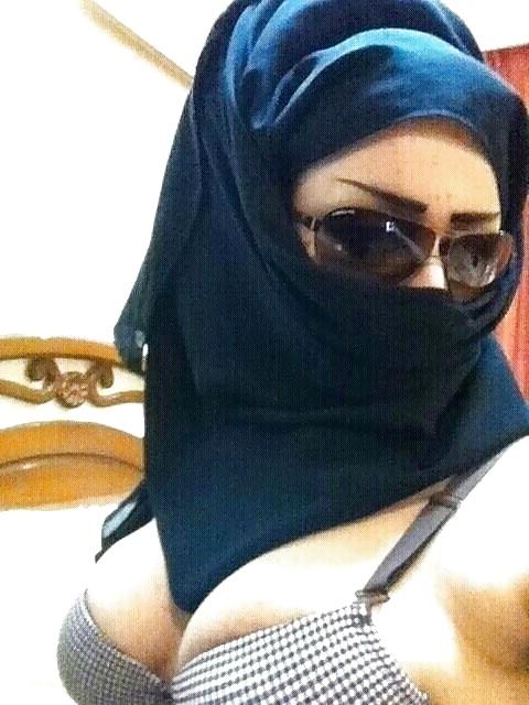 25P ARAB AMATEUR MUSLIM BEURETTE HIJAB BNAT BIG ASS vol.10