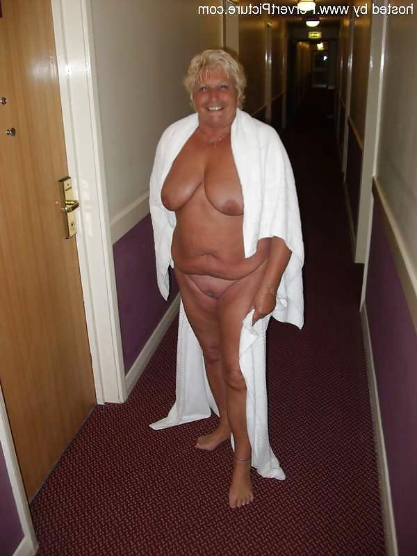 25P Amateur homemade old granny and matures wifes