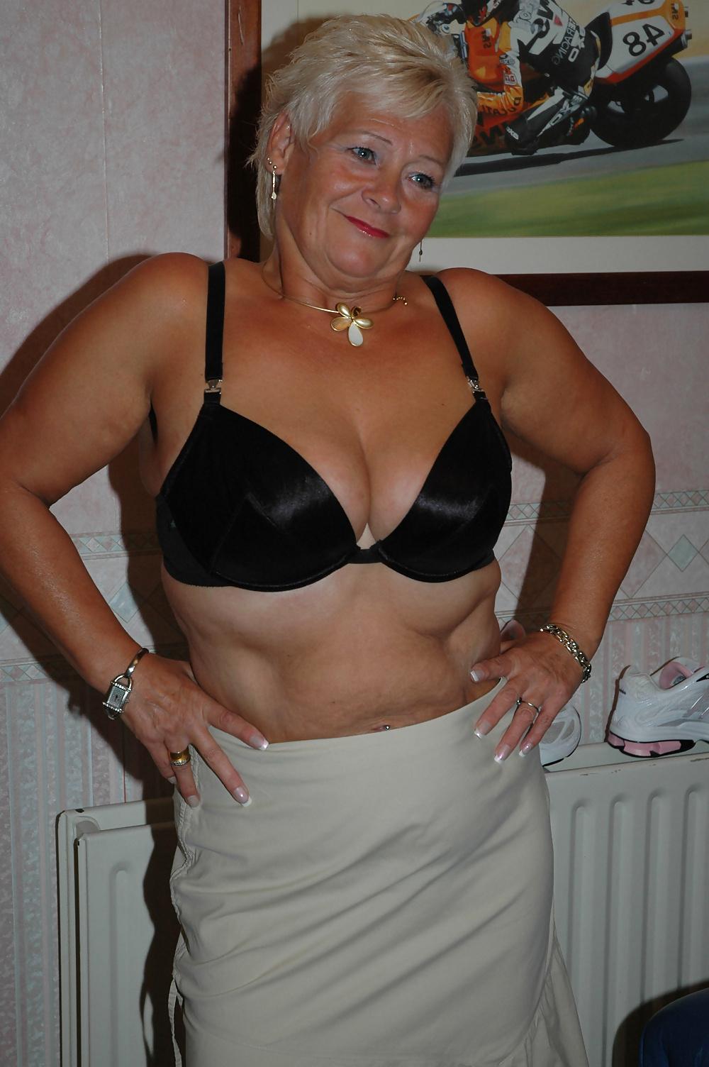 25P Only Amateur GraNNy And Mature #1 MiX by DarKKo