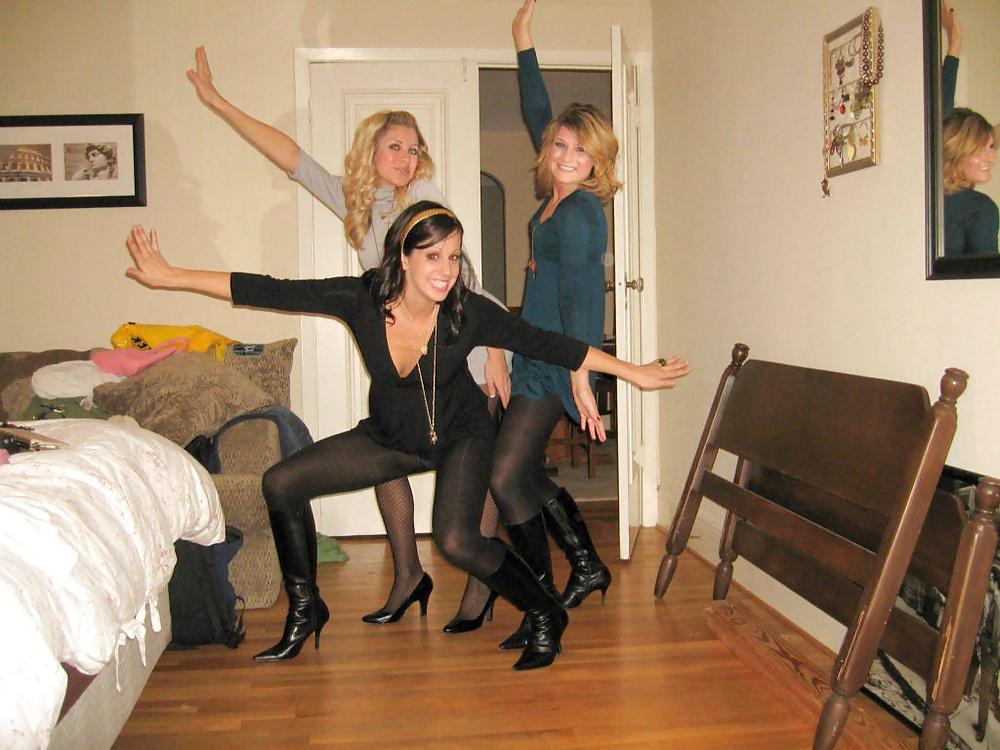 25P Amateur babes wearing pantyhose.7