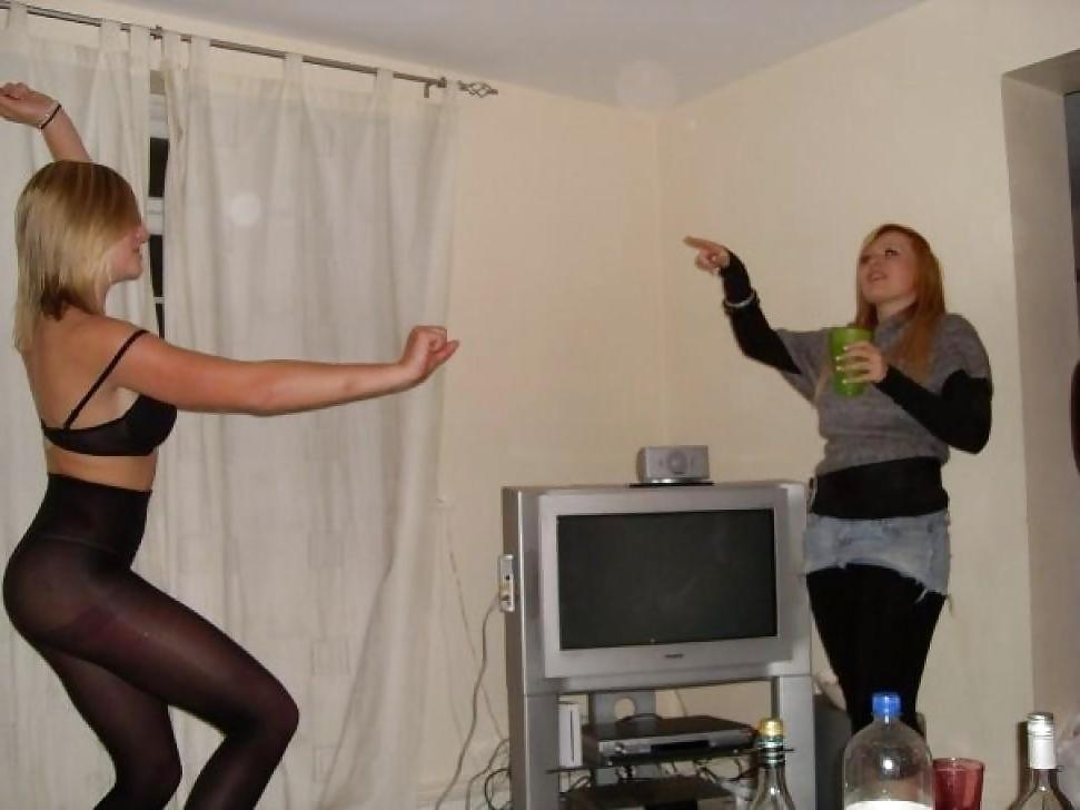 25P Amateur babes wearing pantyhose.7