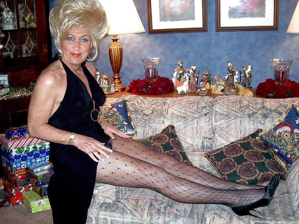25P Mature Amateur Ladies 2