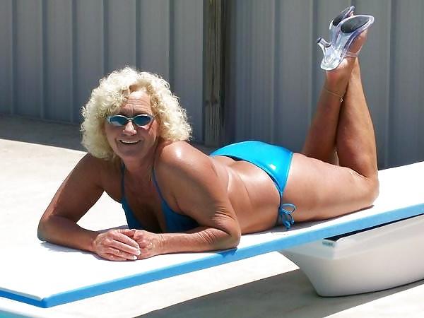 25P Mature Amateur Ladies 2