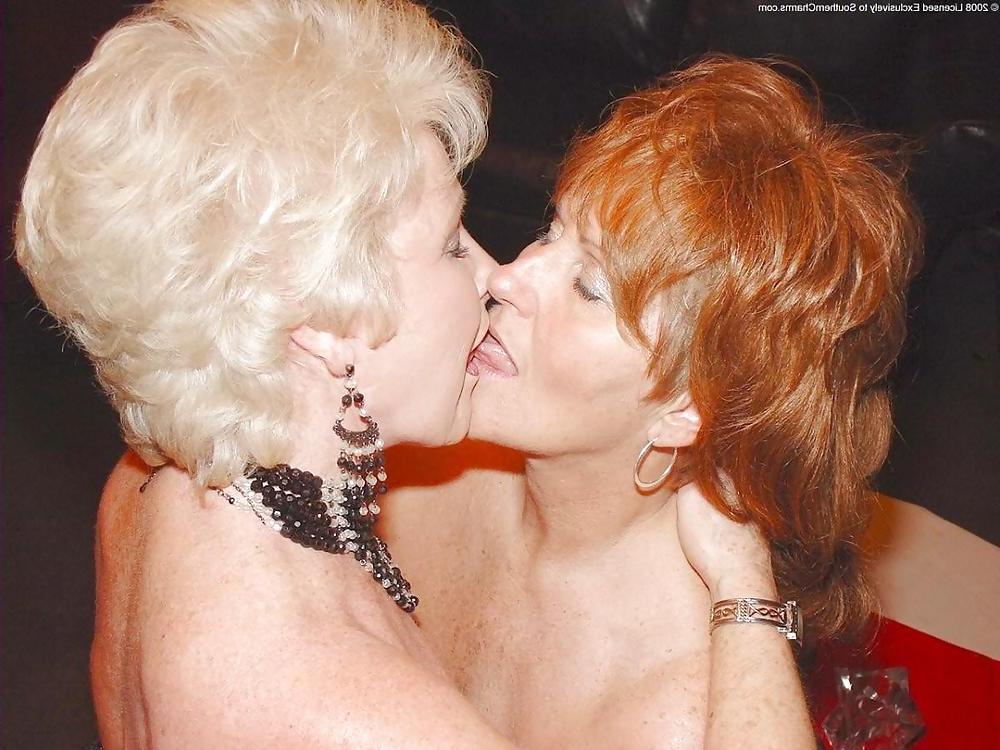 25P Mature Amateur Ladies 2